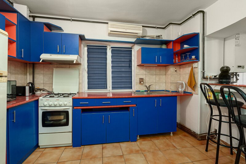 Vitan Mall - str Breaza - 2 camere dec - 2/4 - centrala proprie - parcare ADP