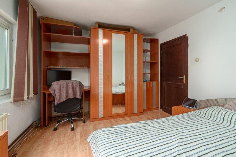 Vitan Mall - str Breaza - 2 camere dec - 2/4 - centrala proprie - parcare ADP