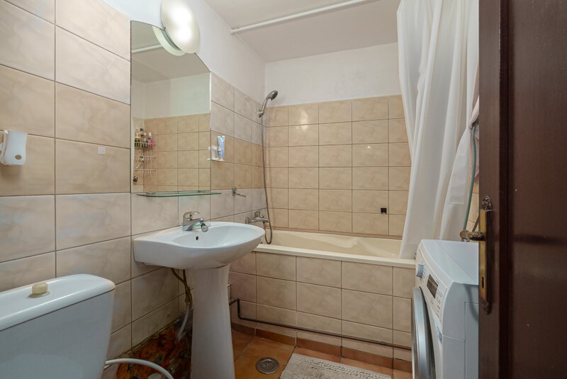 Vitan Mall - str Breaza - 2 camere dec - 2/4 - centrala proprie - parcare ADP