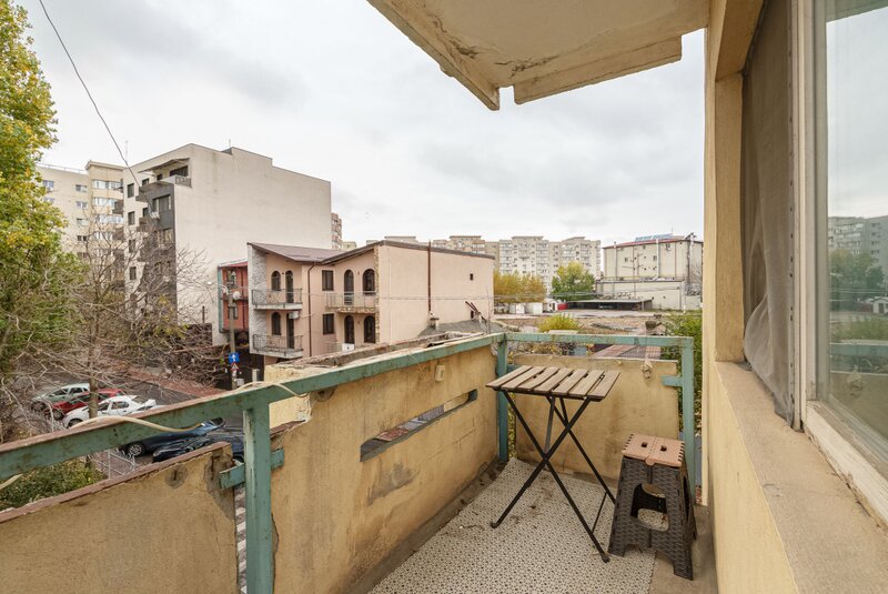 Vitan Mall - str Breaza - 2 camere dec - 2/4 - centrala proprie - parcare ADP