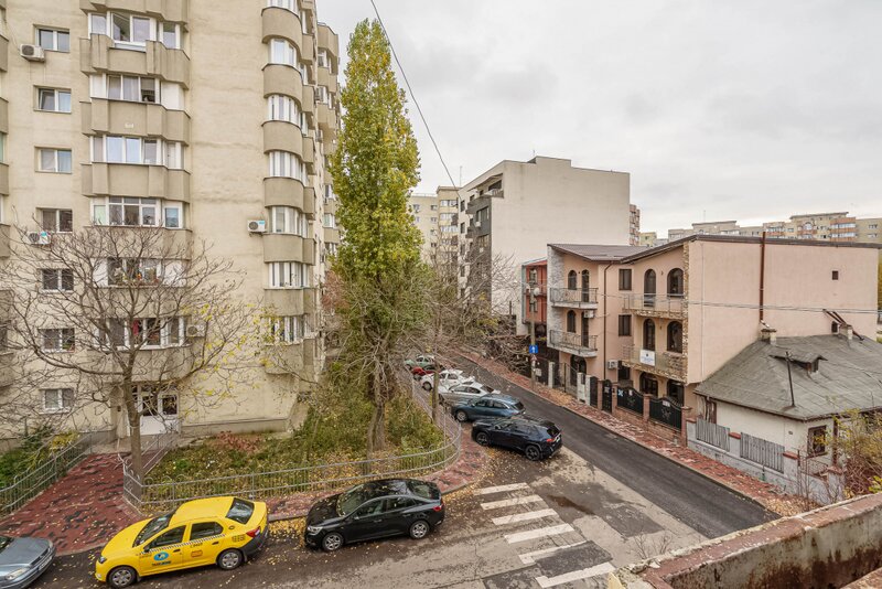 Vitan Mall - str Breaza - 2 camere dec - 2/4 - centrala proprie - parcare ADP