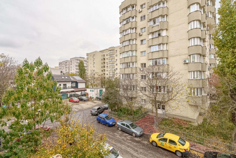 Vitan Mall - str Breaza - 2 camere dec - 2/4 - centrala proprie - parcare ADP